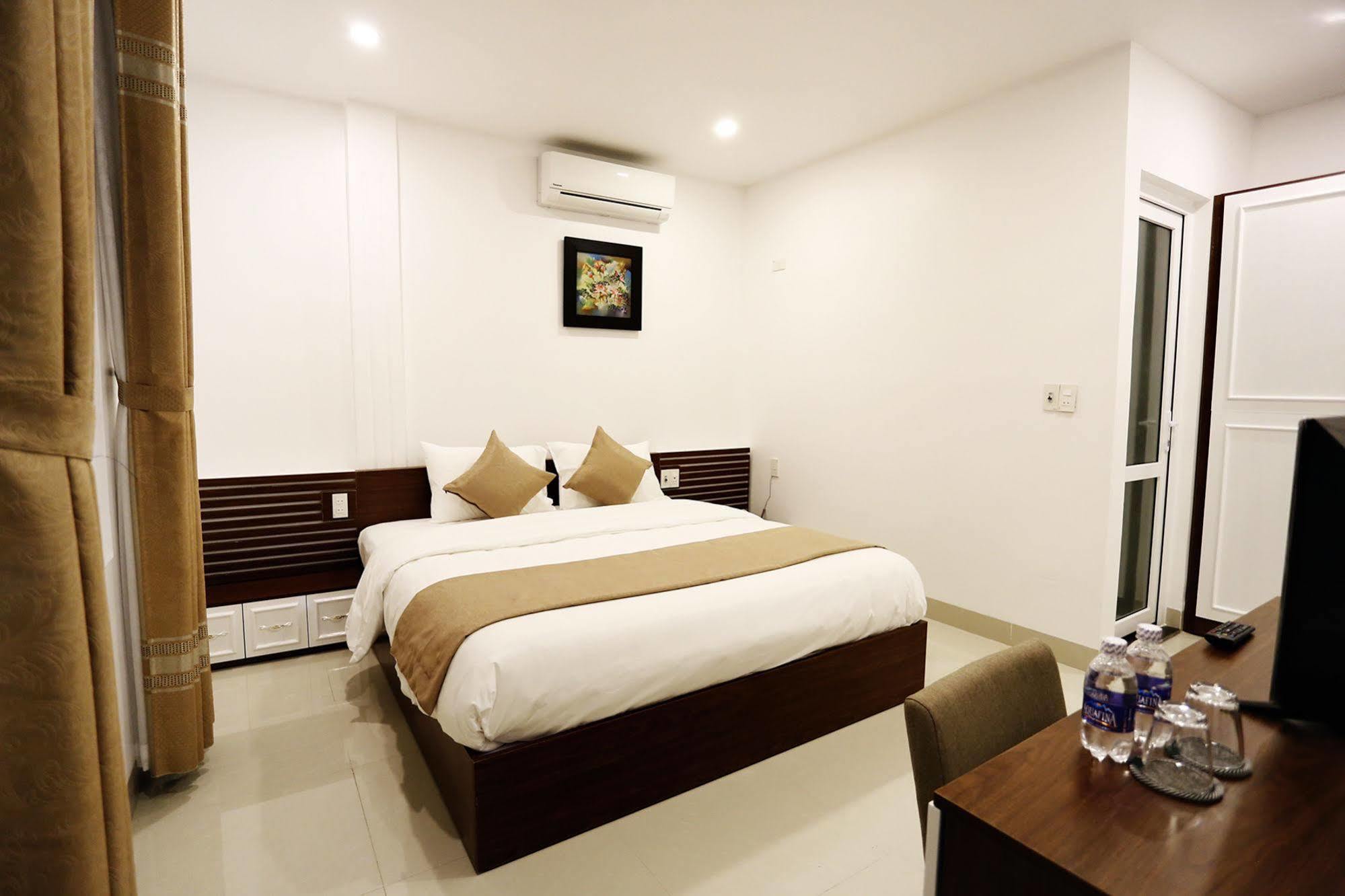 Moon & Sun Hotel Hue Exterior foto